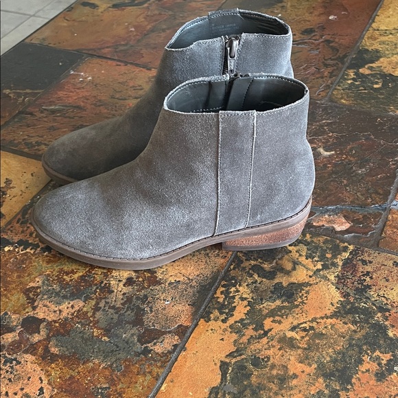 GB girls Other - Girls Gray Suede Ankle Boots